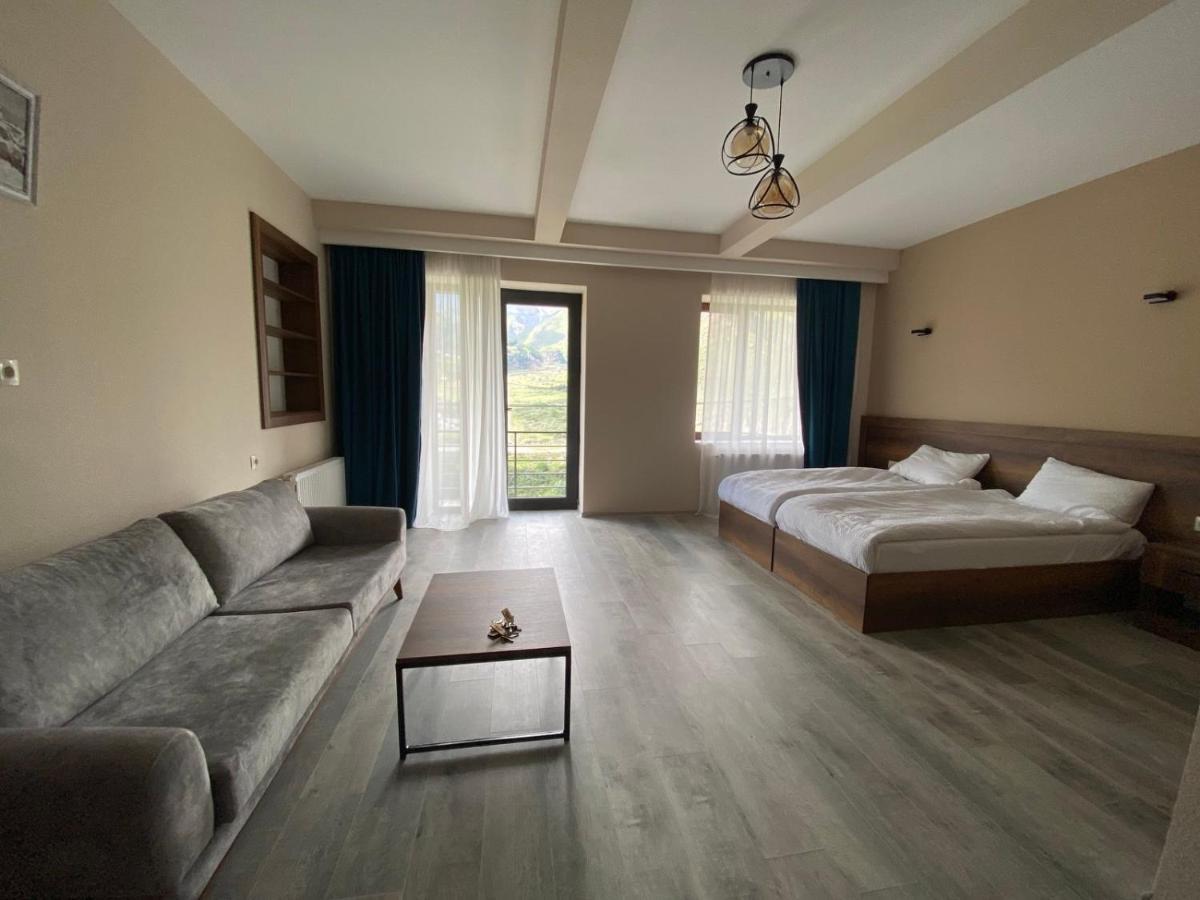Hotel Axien Kazbegi Ngoại thất bức ảnh