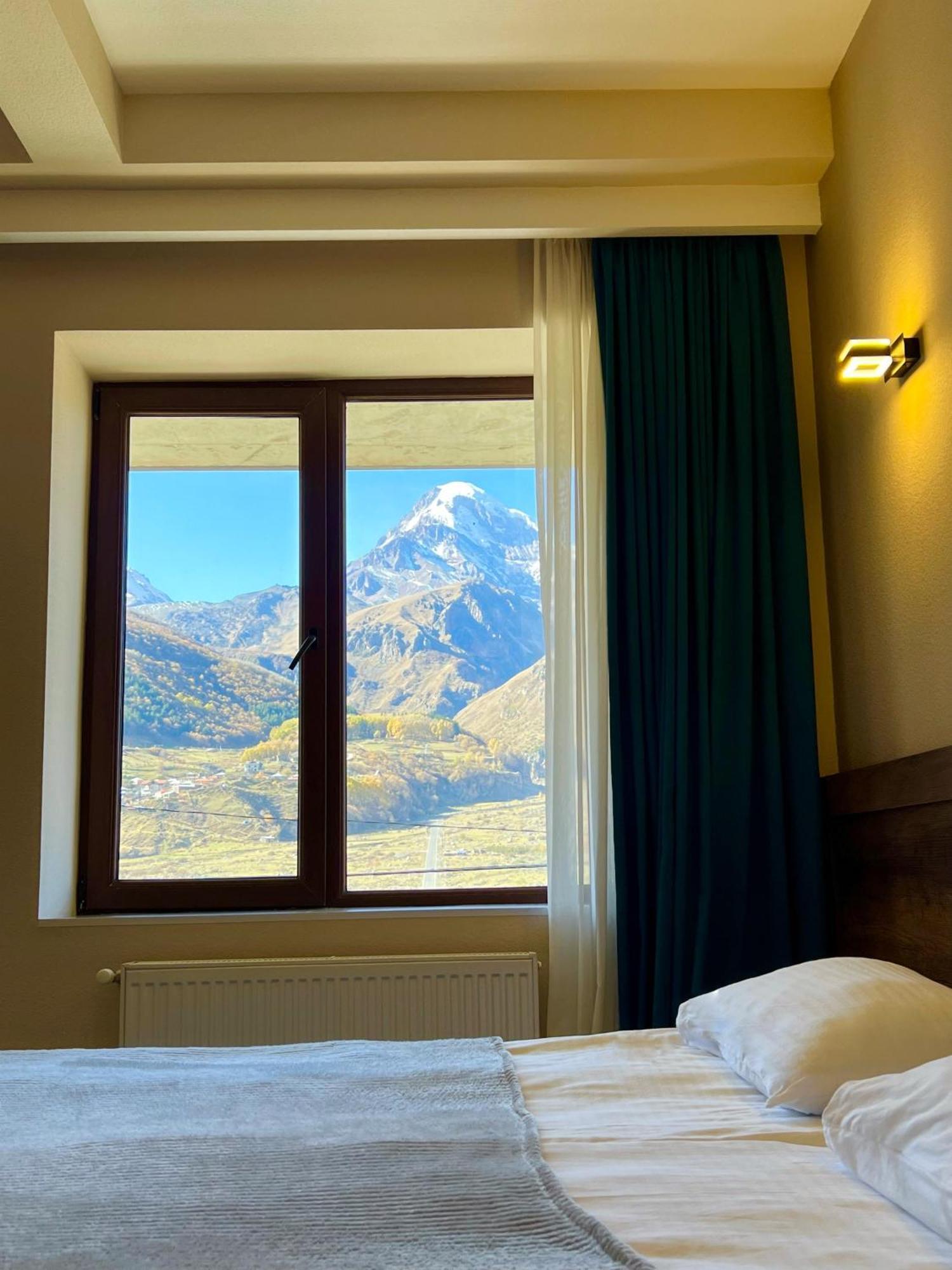 Hotel Axien Kazbegi Ngoại thất bức ảnh