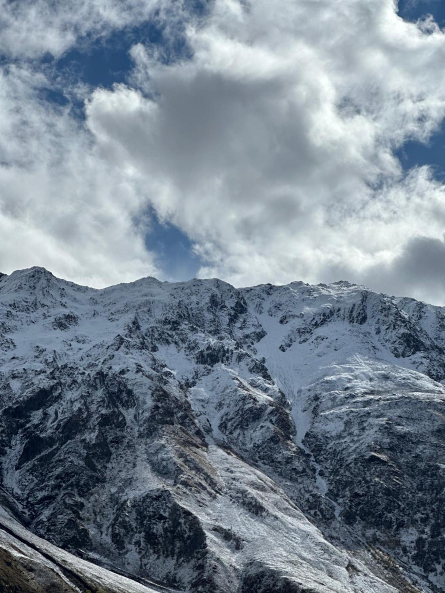 Hotel Axien Kazbegi Ngoại thất bức ảnh
