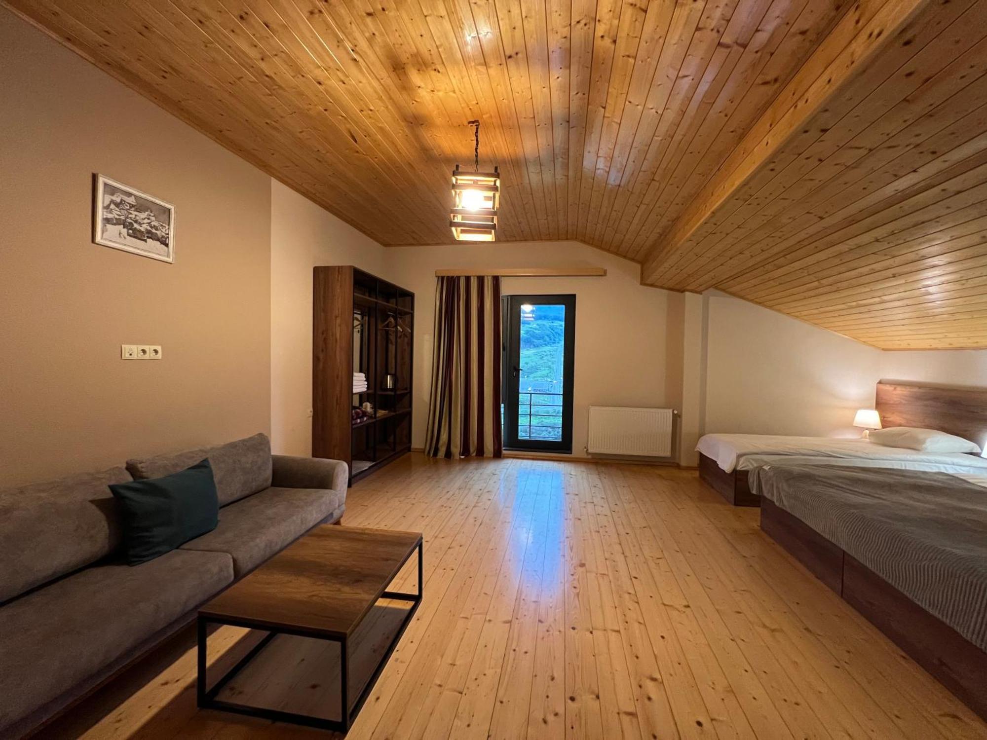 Hotel Axien Kazbegi Ngoại thất bức ảnh